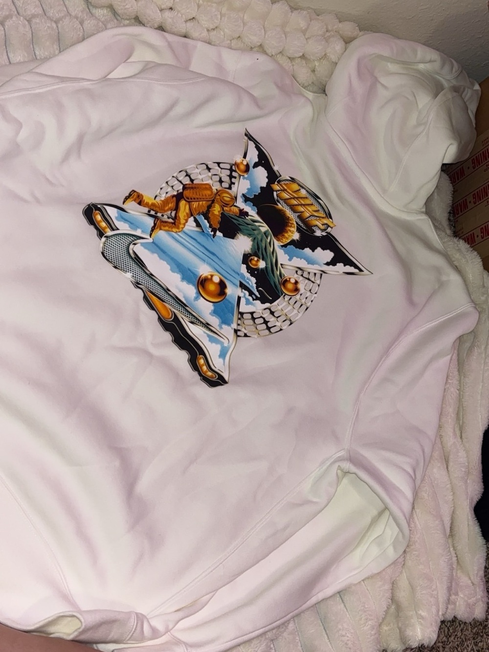 Men’s White Pullover Hoodie - Brand: - Picture 2 of 2